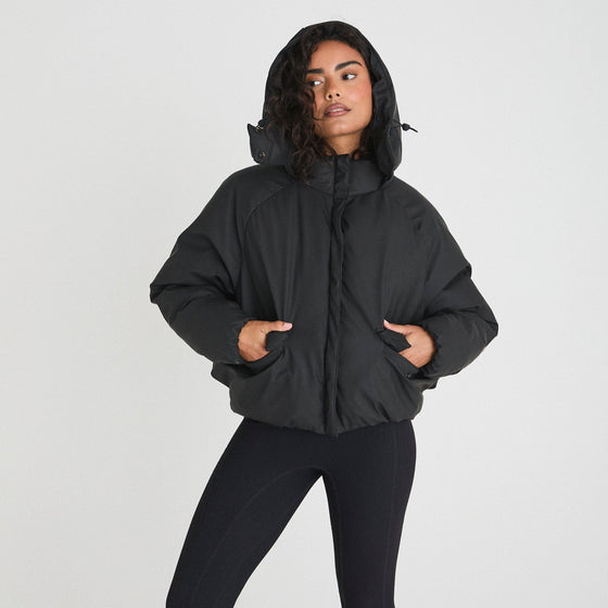 THE SHORT PUFFER COAT - BLACK