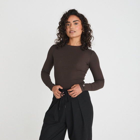 SCULPT RIB LONG SLEEVE TOP - COFFEE