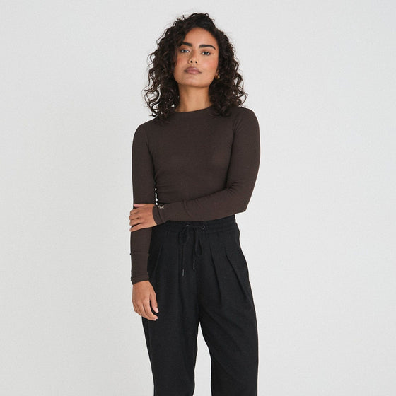 SCULPT RIB LONG SLEEVE TOP - COFFEE