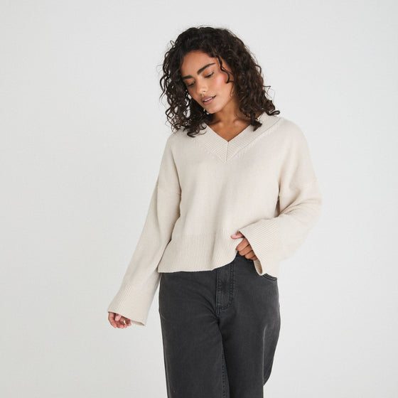 KNITTED V-NECK JUMPER - CHALK