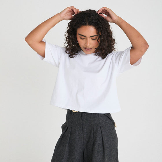 THE CROPPED BOXY TEE - WHITE