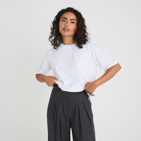 THE CROPPED BOXY TEE - WHITE